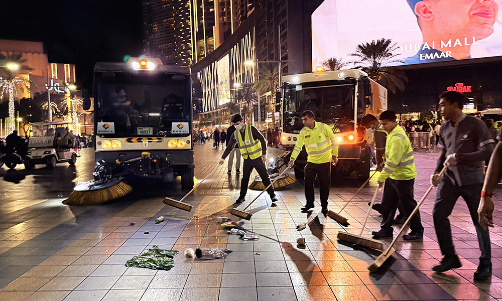 Emrill-team-in-action-at-the-New-Year-Eves-clean-up-in-Downtown-Dubai.jpg